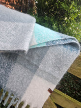 Load image into Gallery viewer, Fluffy Check Scarf