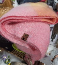 Load image into Gallery viewer, Fluffy Check Scarf