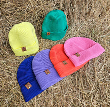 Load image into Gallery viewer, Children&#39;s Colour Pop Beanie
